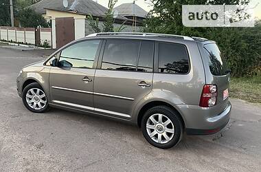 Мінівен Volkswagen Touran 2010 в 