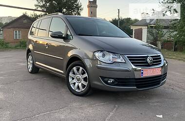 Мінівен Volkswagen Touran 2010 в 