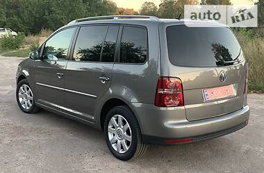 Мінівен Volkswagen Touran 2010 в 