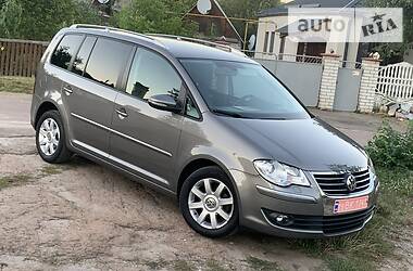 Мінівен Volkswagen Touran 2010 в 
