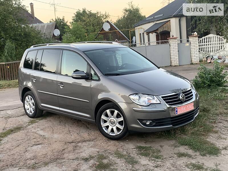 Мінівен Volkswagen Touran 2010 в 