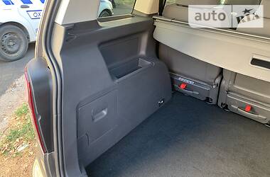 Мінівен Volkswagen Touran 2010 в 