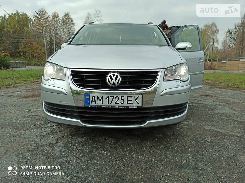 Универсал Volkswagen Touran 2008 в Звягеле