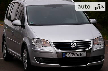 Минивэн Volkswagen Touran 2007 в Ровно