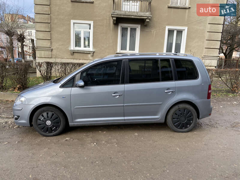 Мінівен Volkswagen Touran 2010 в Калуші