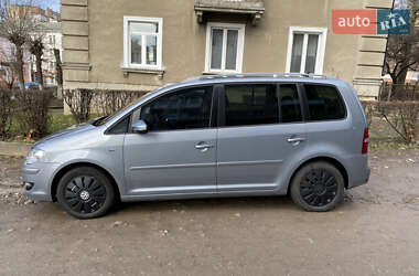 Мінівен Volkswagen Touran 2010 в Калуші