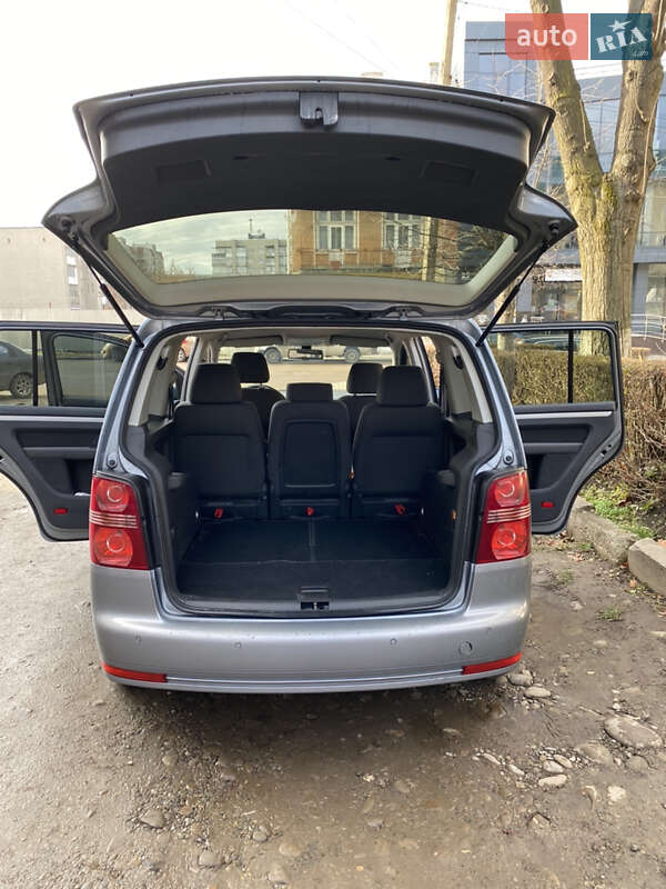 Мінівен Volkswagen Touran 2010 в Калуші