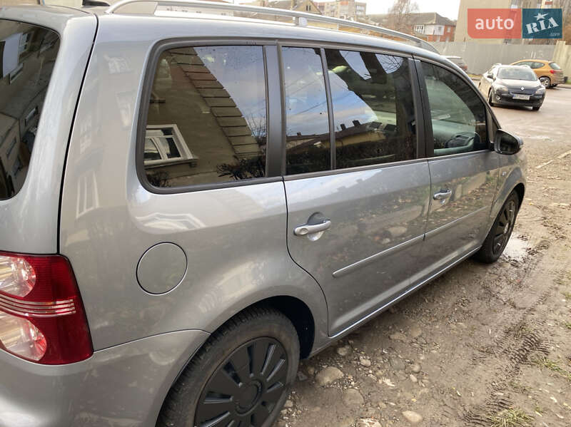 Мінівен Volkswagen Touran 2010 в Калуші
