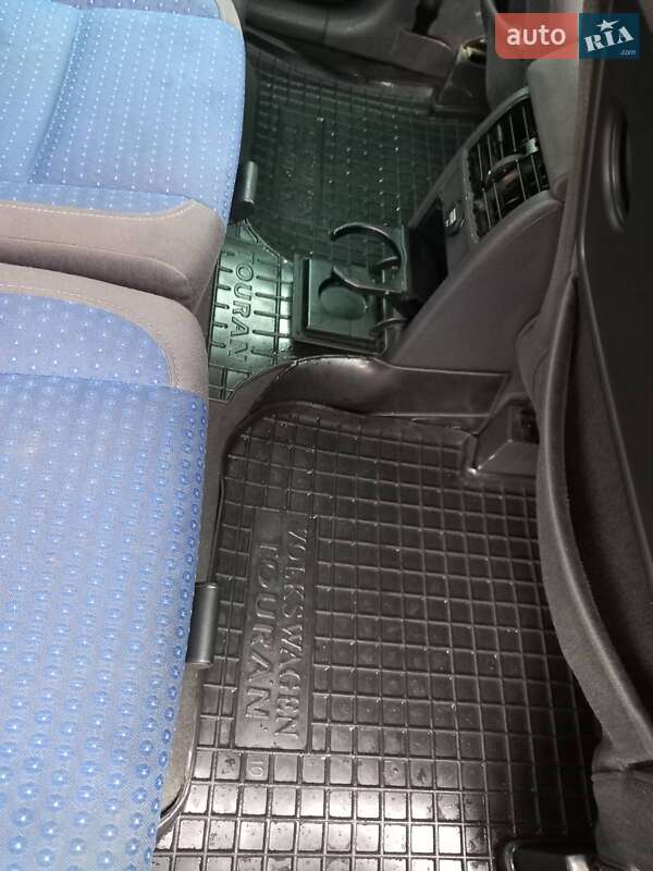 Минивэн Volkswagen Touran 2003 в Тячеве