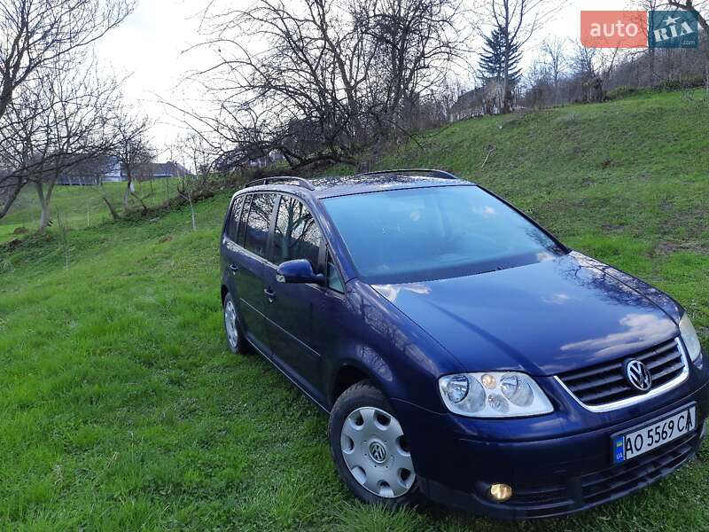 Минивэн Volkswagen Touran 2003 в Тячеве