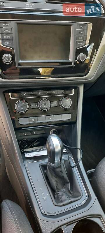 Микровэн Volkswagen Touran 2017 в Кропивницком