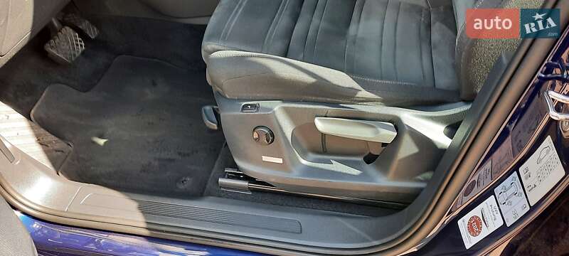 Микровэн Volkswagen Touran 2017 в Кропивницком