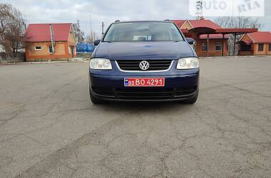 Минивэн Volkswagen Touran 2006 в Хороле