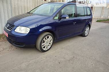 Минивэн Volkswagen Touran 2006 в Хороле