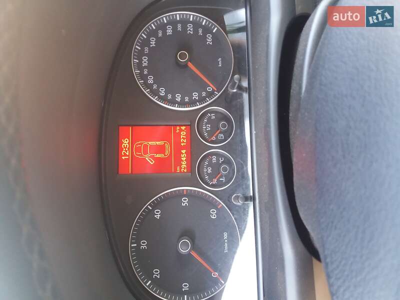 Мінівен Volkswagen Touran 2009 в Києві