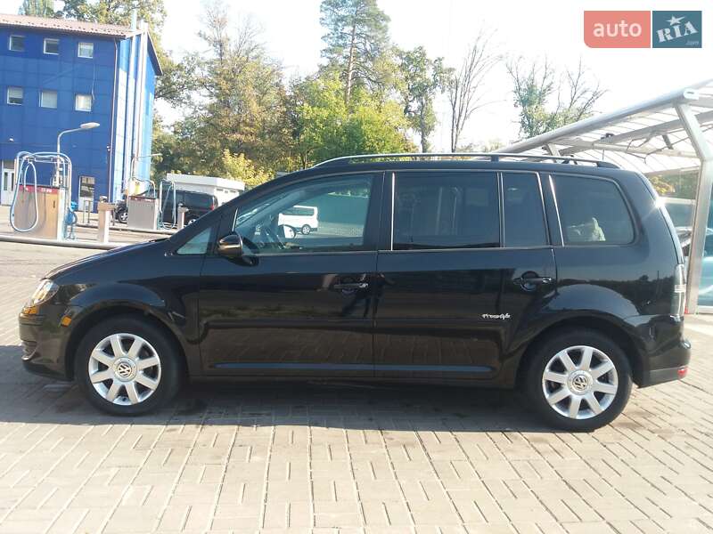 Мінівен Volkswagen Touran 2009 в Києві