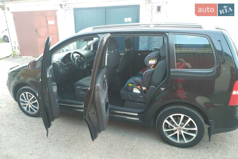 Мінівен Volkswagen Touran 2006 в Луцьку