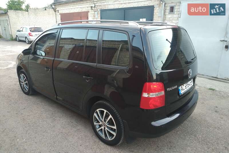 Мінівен Volkswagen Touran 2006 в Луцьку