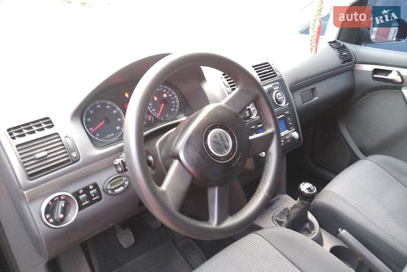 Мінівен Volkswagen Touran 2006 в Луцьку