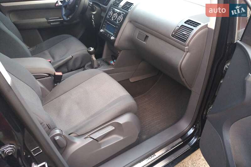 Мінівен Volkswagen Touran 2006 в Луцьку