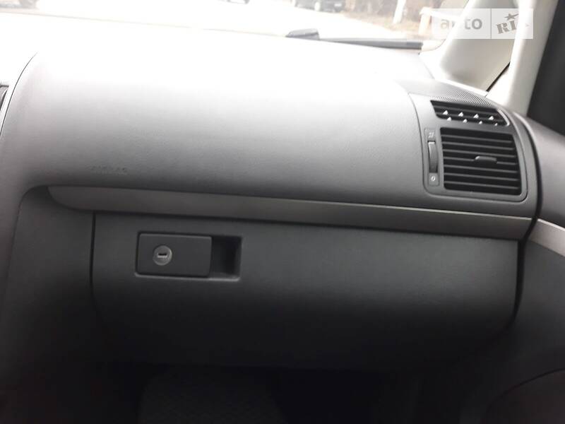 Минивэн Volkswagen Touran 2009 в Львове