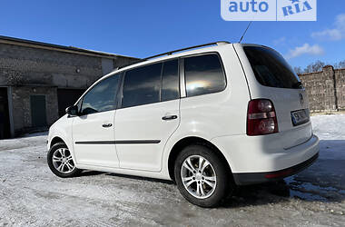 Минивэн Volkswagen Touran 2010 в Кременце