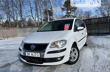 Минивэн Volkswagen Touran 2010 в Кременце