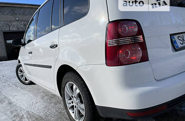 Минивэн Volkswagen Touran 2010 в Кременце