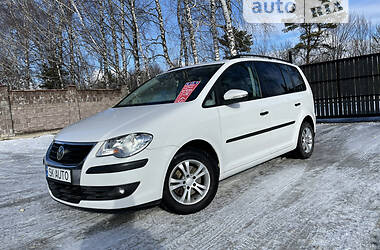 Минивэн Volkswagen Touran 2010 в Кременце