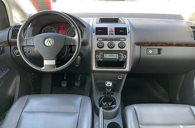 Минивэн Volkswagen Touran 2010 в Кременце