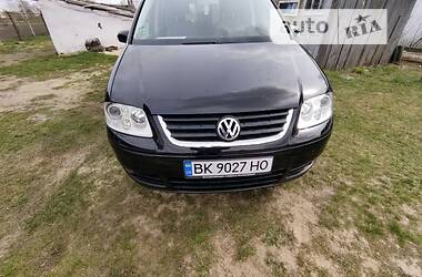 Минивэн Volkswagen Touran 2004 в Сарнах