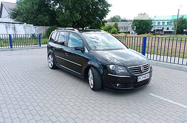 Минивэн Volkswagen Touran 2007 в Нововолынске