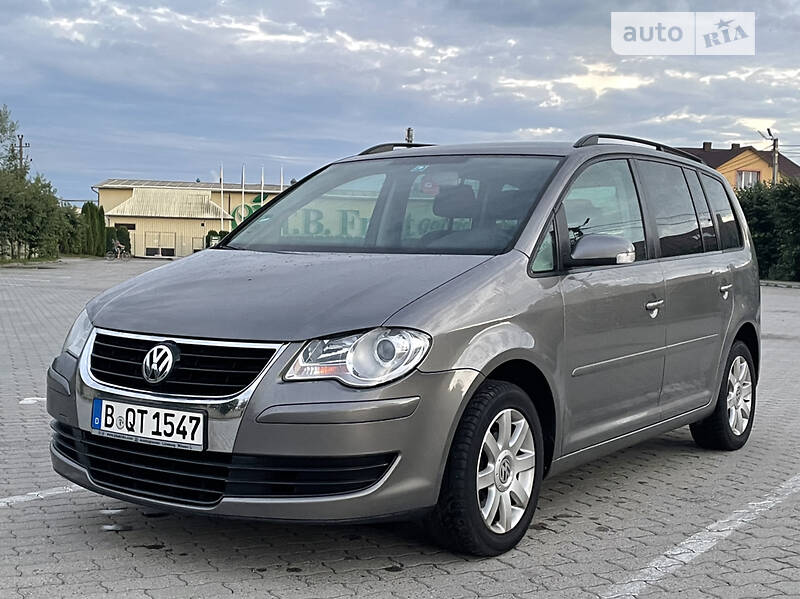 Минивэн Volkswagen Touran 2007 в Городке