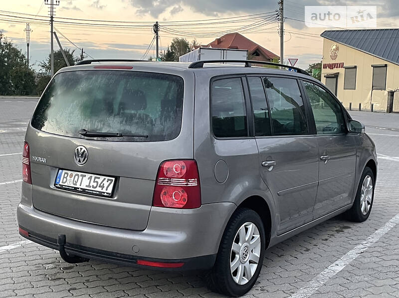 Минивэн Volkswagen Touran 2007 в Городке