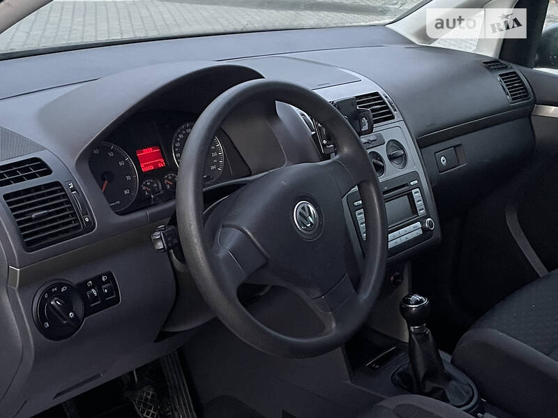 Минивэн Volkswagen Touran 2007 в Городке