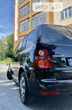 Минивэн Volkswagen Touran 2008 в Дубно