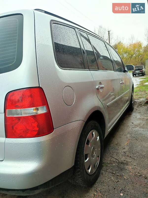 Минивэн Volkswagen Touran 2004 в Гадяче
