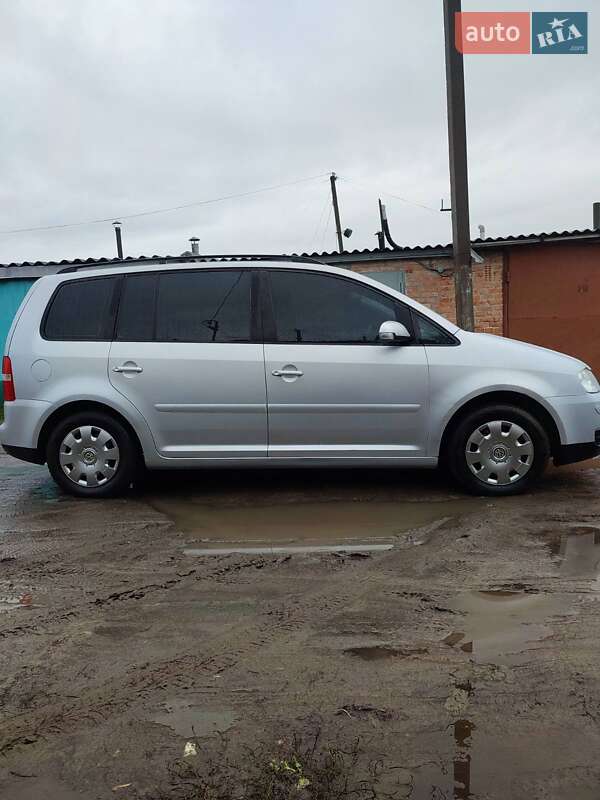 Минивэн Volkswagen Touran 2004 в Гадяче