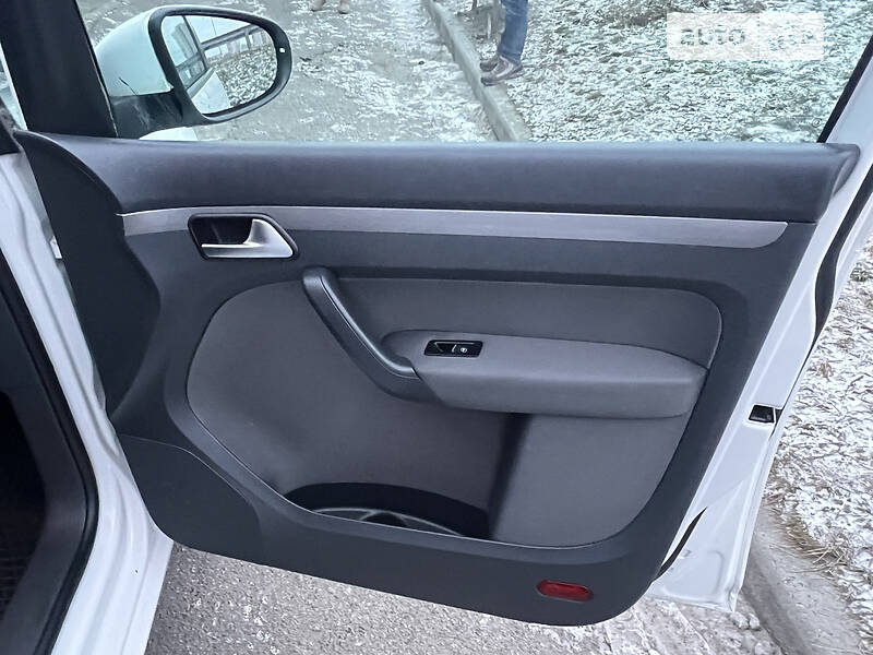 Минивэн Volkswagen Touran 2011 в Киеве