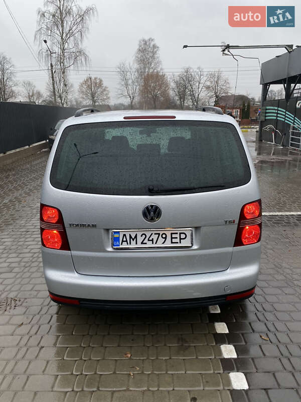 Универсал Volkswagen Touran 2007 в Коростене