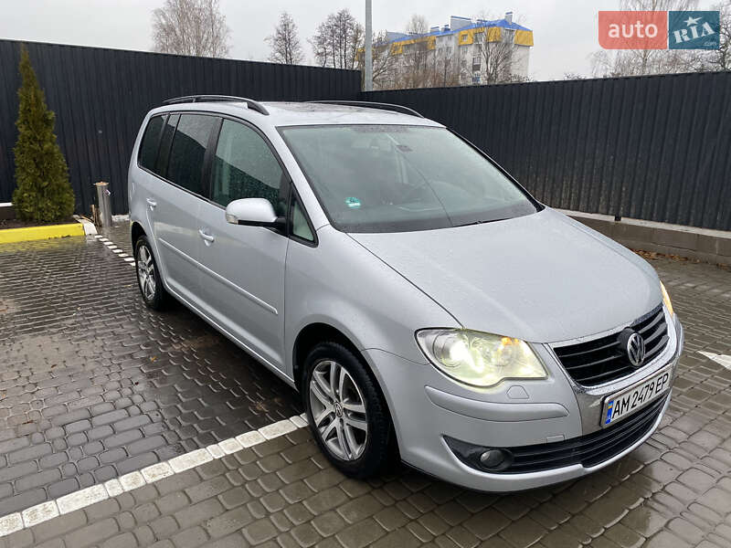 Универсал Volkswagen Touran 2007 в Коростене