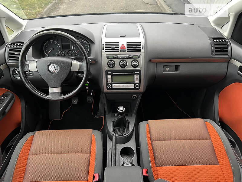 Минивэн Volkswagen Touran 2008 в Киеве