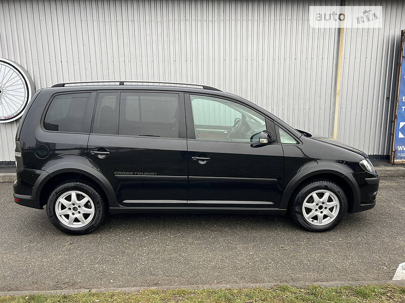 Минивэн Volkswagen Touran 2008 в Киеве