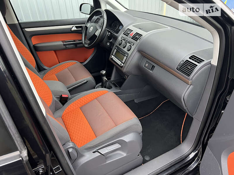 Минивэн Volkswagen Touran 2008 в Киеве