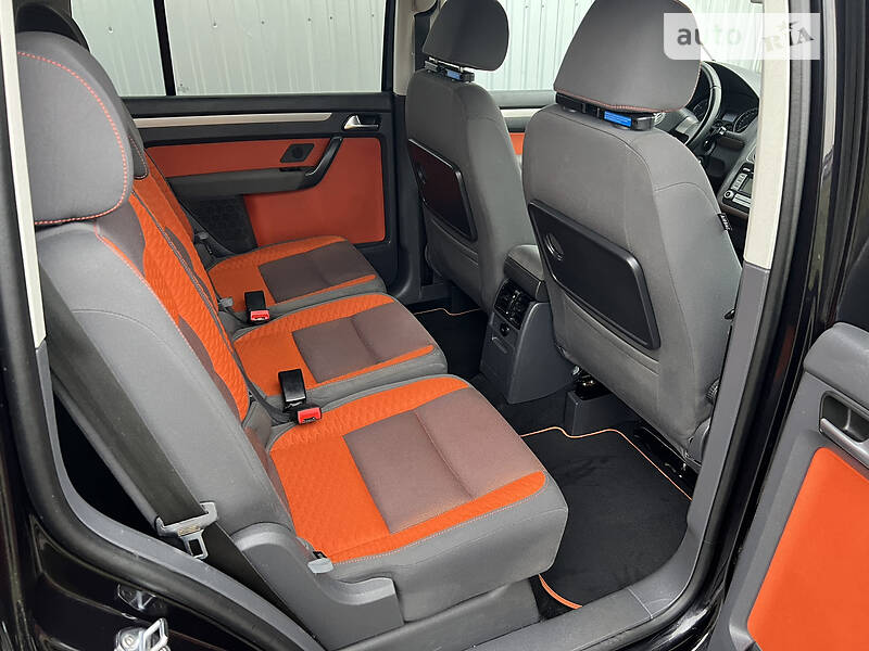 Минивэн Volkswagen Touran 2008 в Киеве