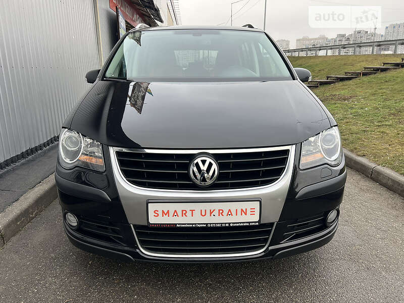 Минивэн Volkswagen Touran 2008 в Киеве