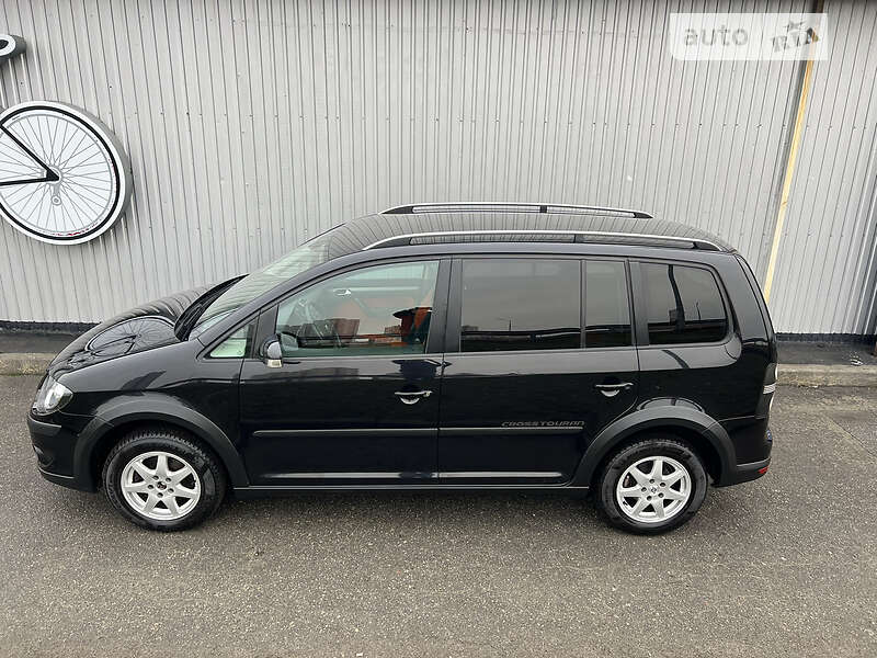 Минивэн Volkswagen Touran 2008 в Киеве