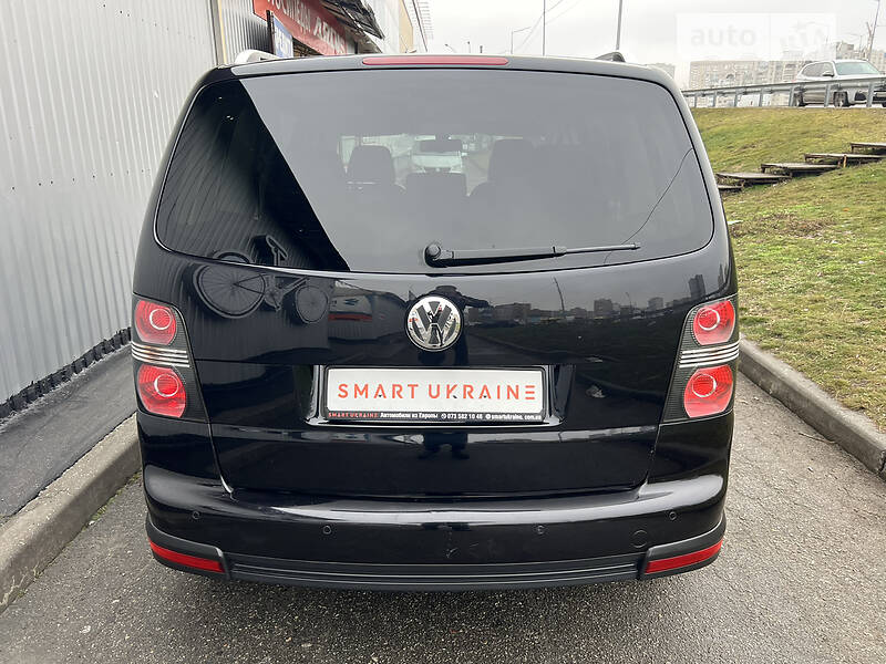 Минивэн Volkswagen Touran 2008 в Киеве