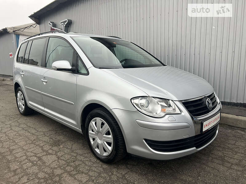 Минивэн Volkswagen Touran 2009 в Киеве