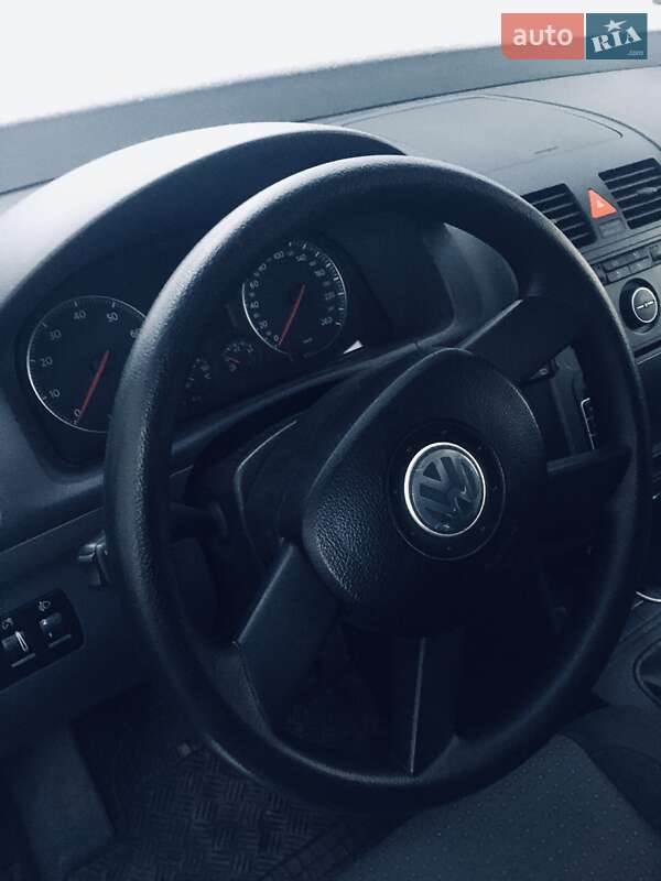 Минивэн Volkswagen Touran 2005 в Луцке